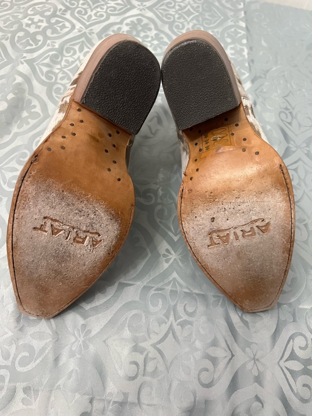 Ariat Dixon Haircalf White Hair- gold Ankle western leather boots  size 8.5 - Picture 9 of 11